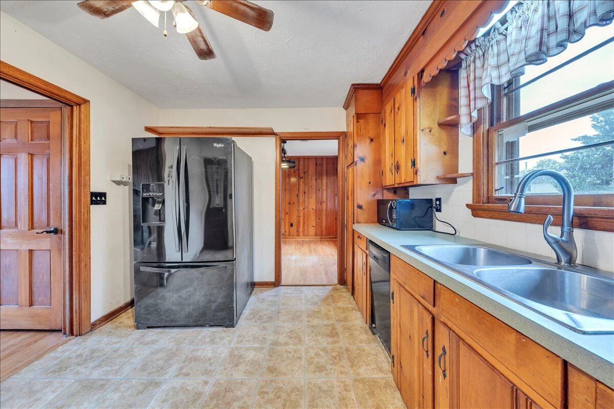 3000 Roundelay RD - Photo 10