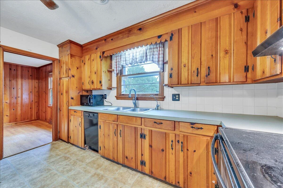 3000 Roundelay RD - Photo 13