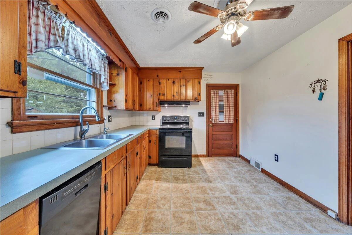 3000 Roundelay RD - Photo 15