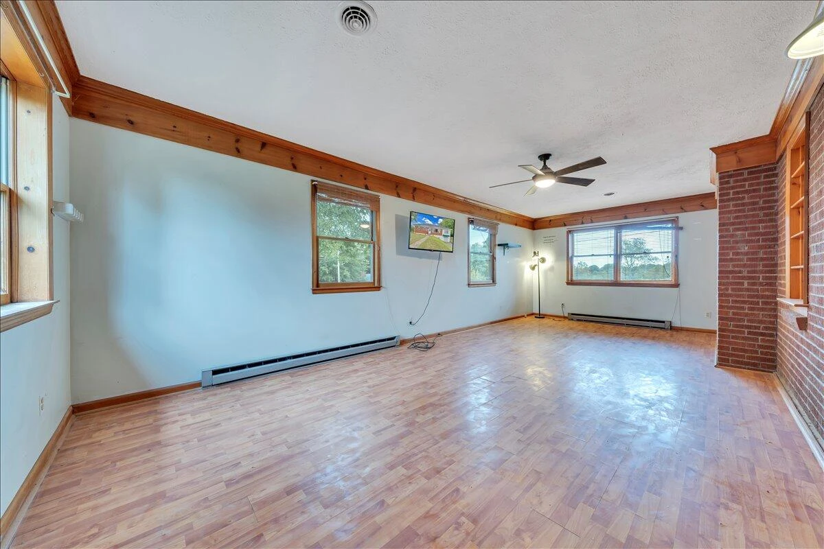 3000 Roundelay RD - Photo 18