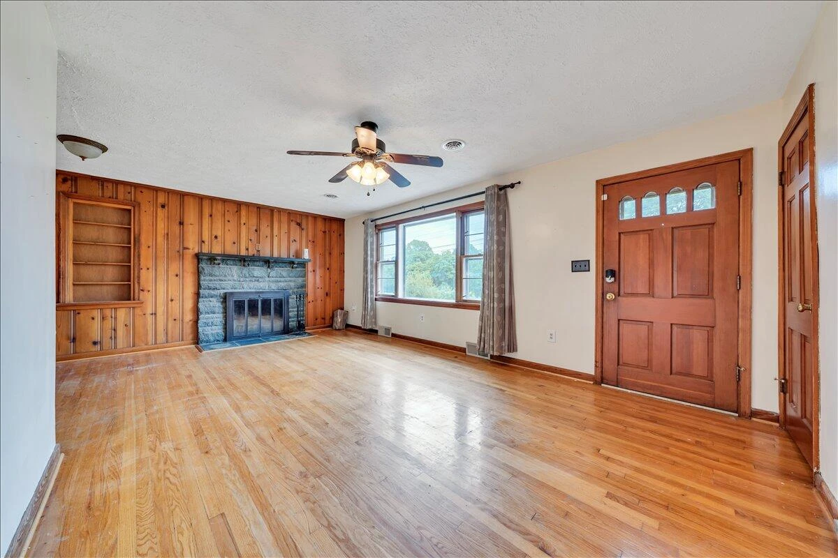 3000 Roundelay RD - Photo 3