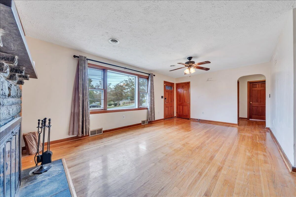 3000 Roundelay RD - Photo 5