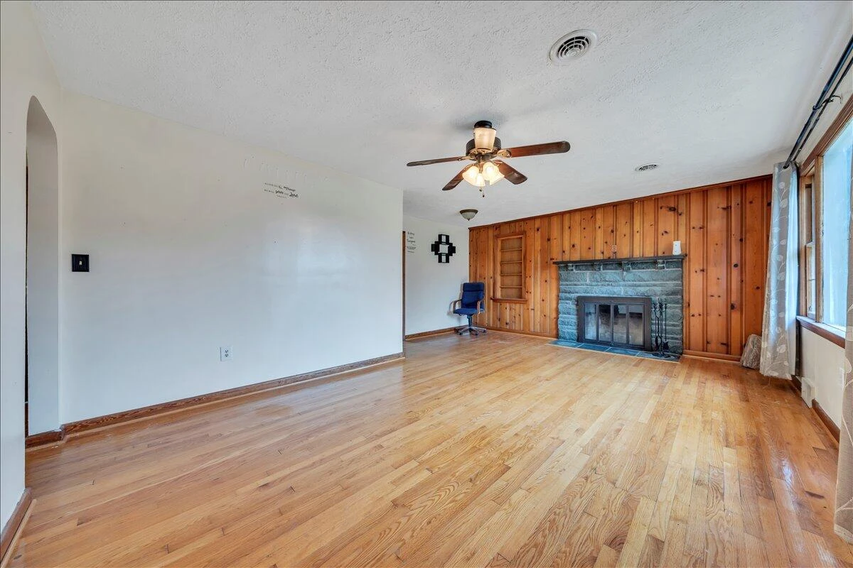 3000 Roundelay RD - Photo 6