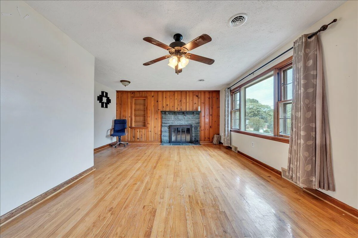 3000 Roundelay RD - Photo 7