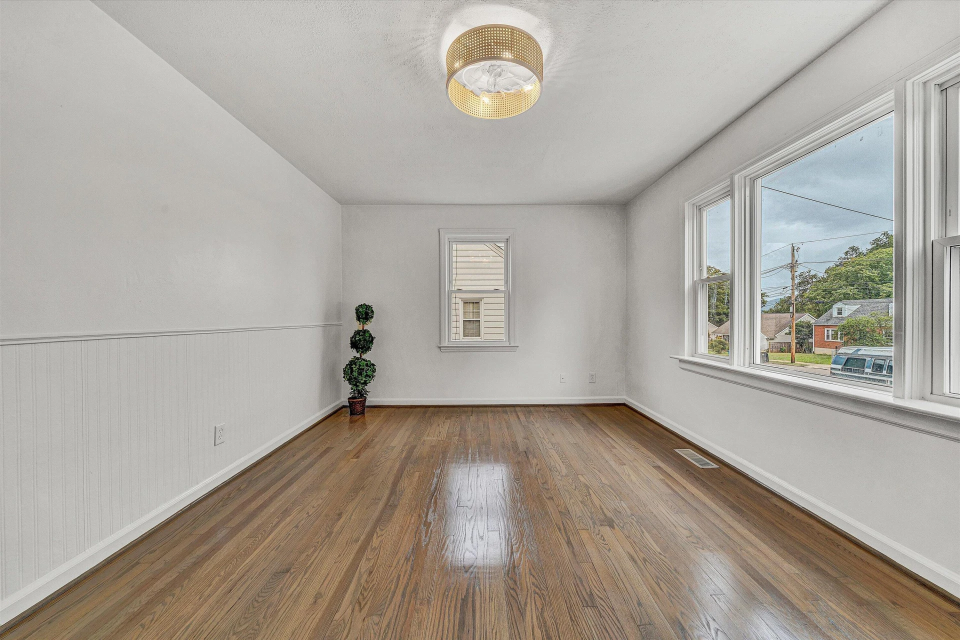 2508 Churchill DR NW - Photo 4