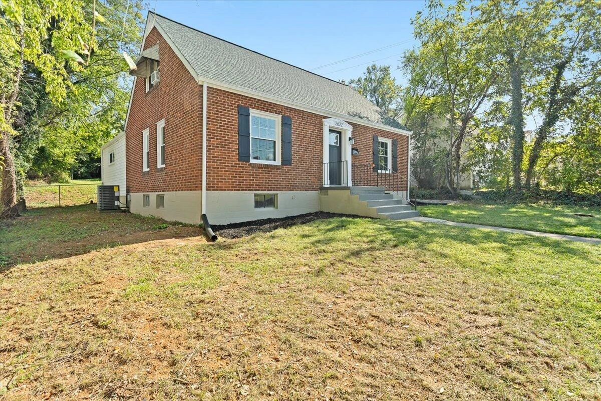 2622 Edgewood ST SW - Photo 2
