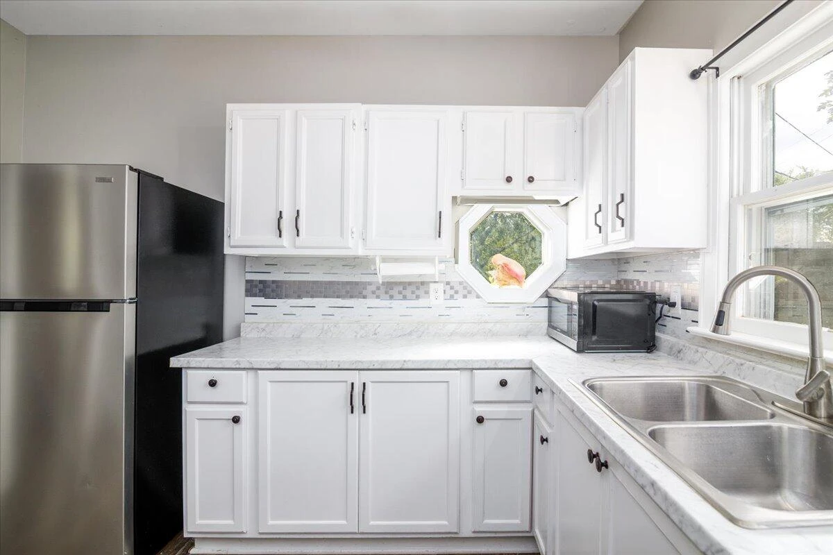 4044 Kentucky AVE NW - Photo 11