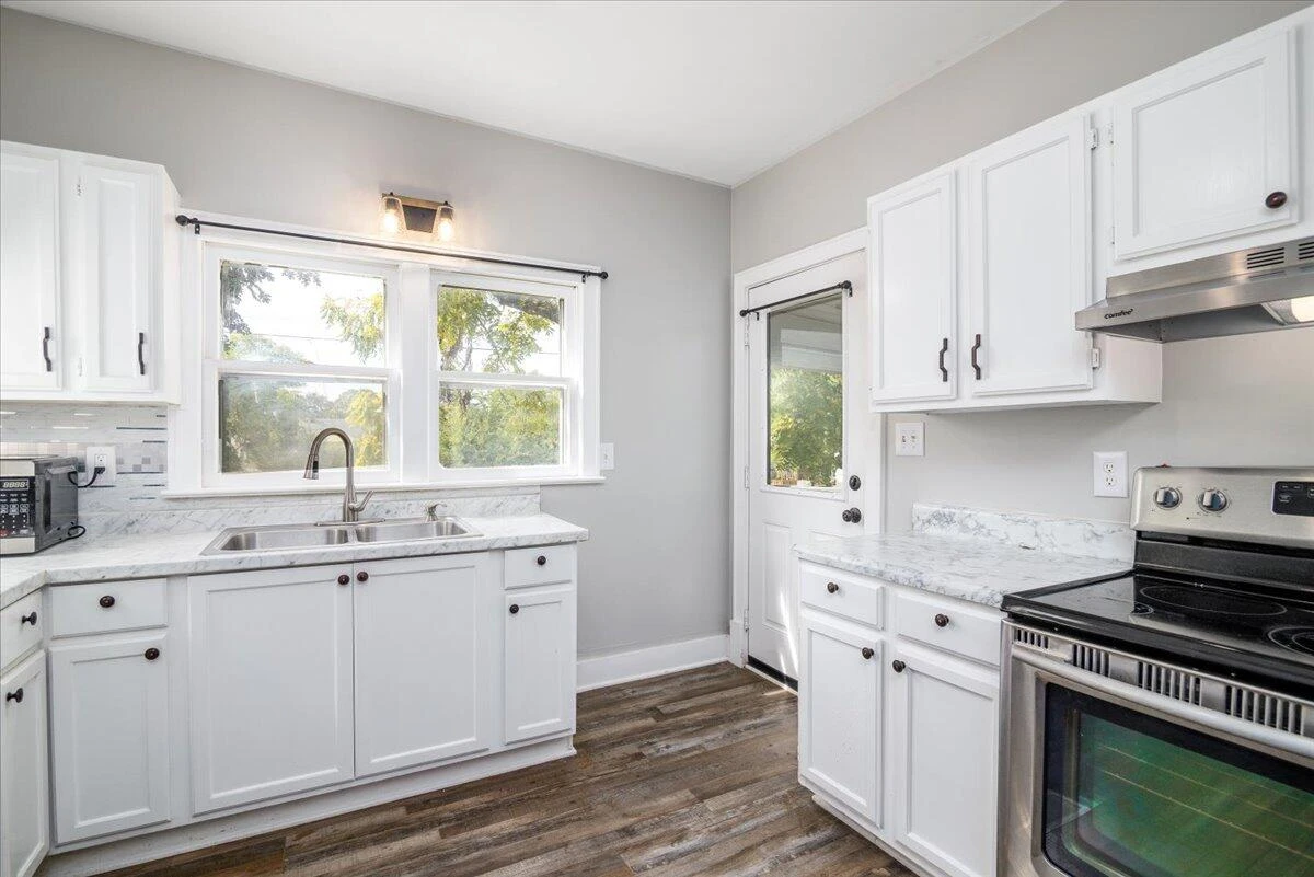 4044 Kentucky AVE NW - Photo 12