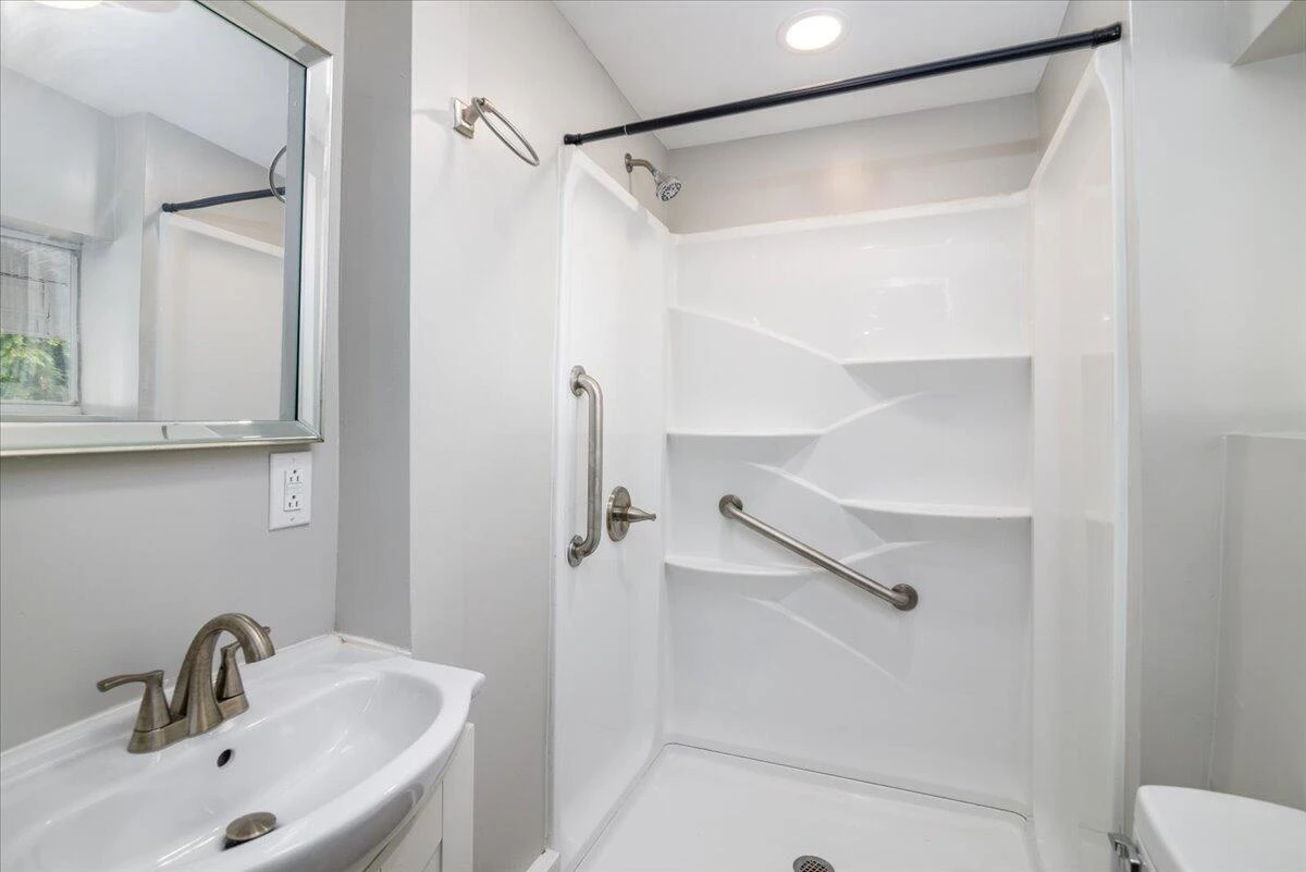 4044 Kentucky AVE NW - Photo 14