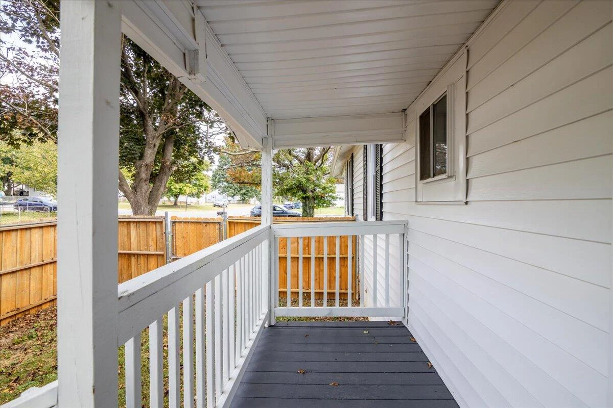 4044 Kentucky AVE NW - Photo 16