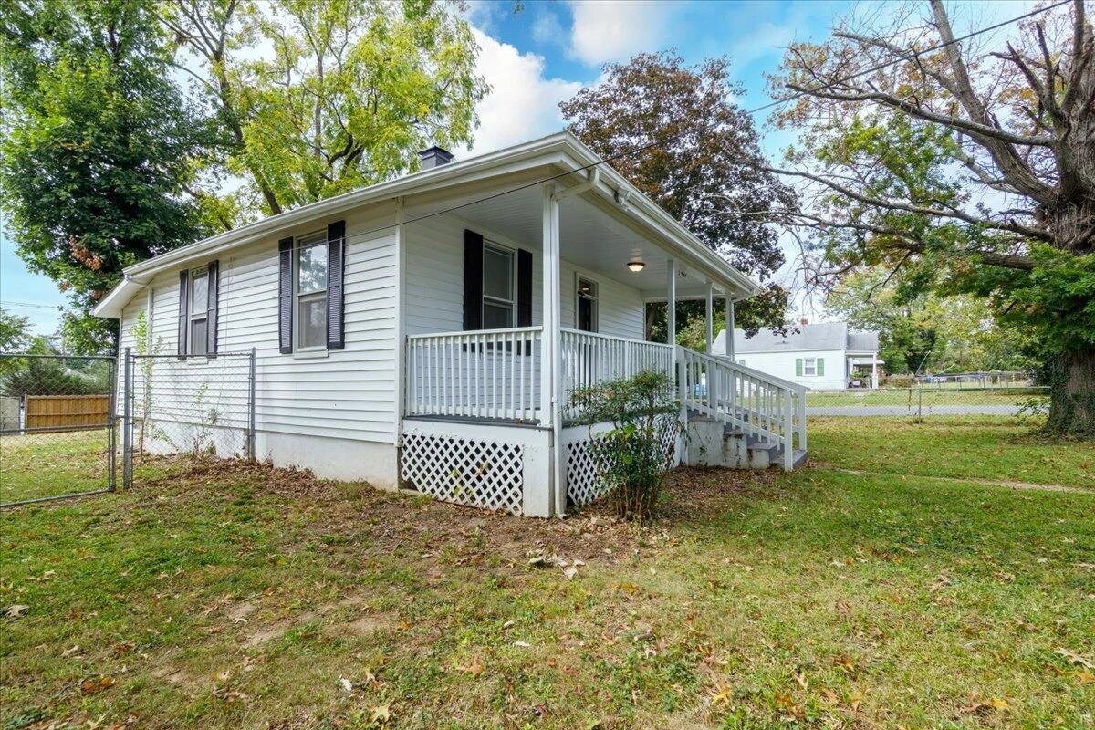 4044 Kentucky AVE NW - Photo 2