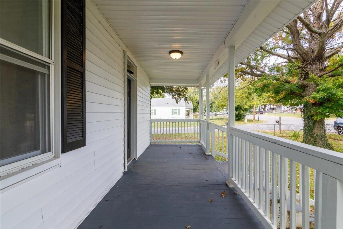 4044 Kentucky AVE NW - Photo 5