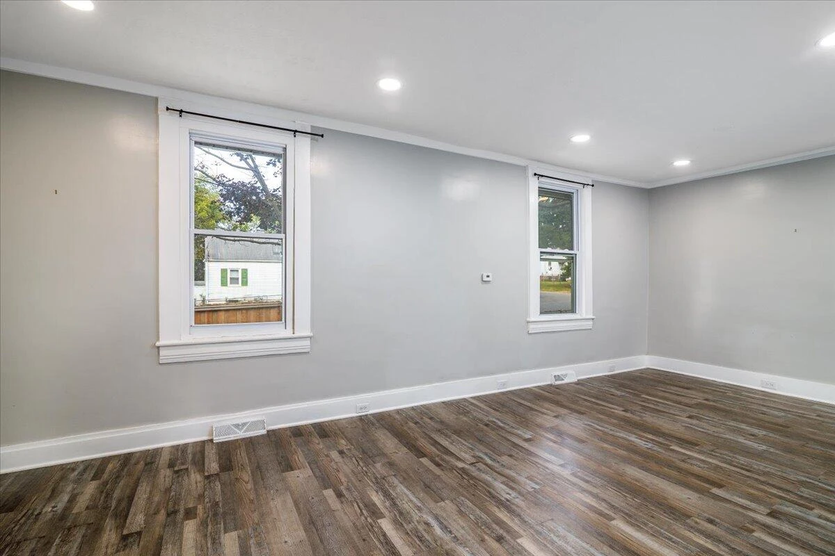 4044 Kentucky AVE NW - Photo 8