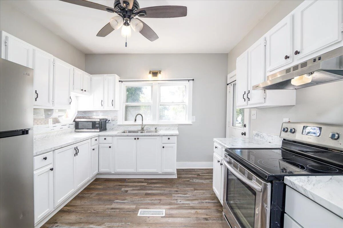 4044 Kentucky AVE NW - Photo 9