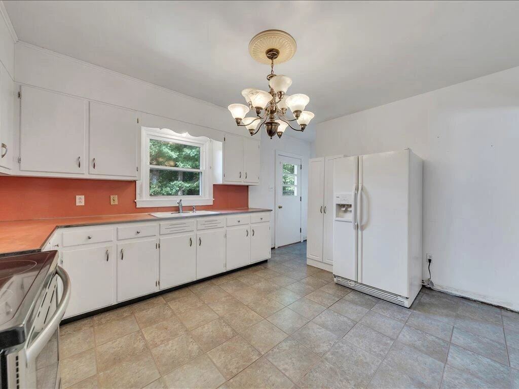 595 Robinhood RD - Photo 13