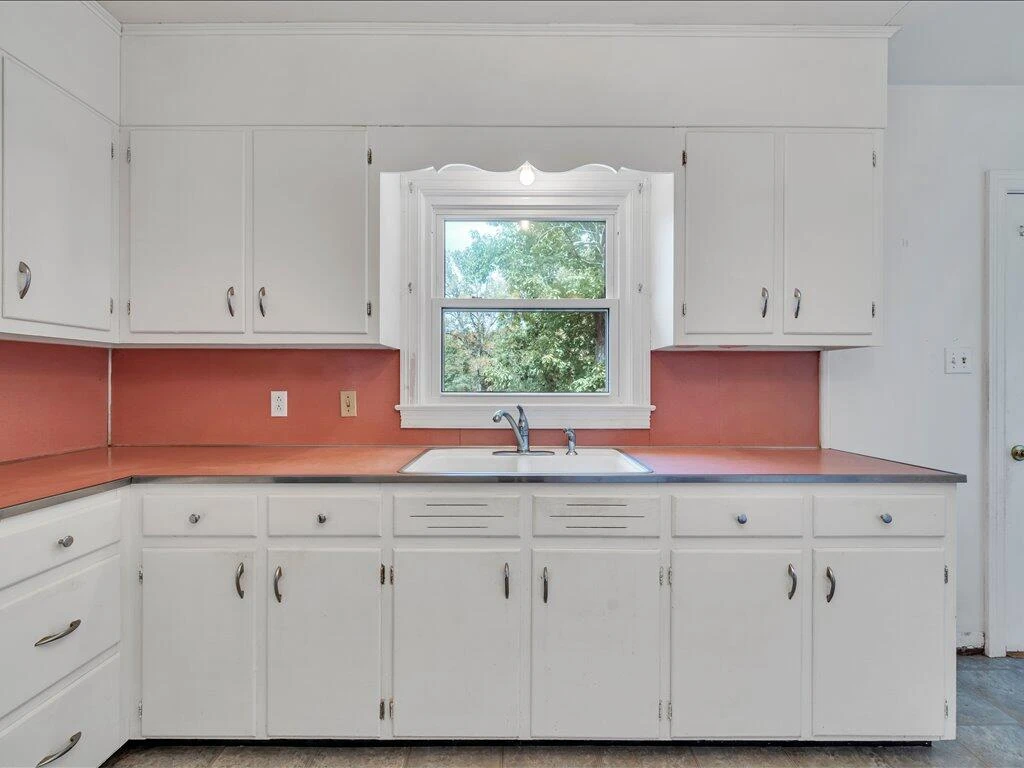 595 Robinhood RD - Photo 14