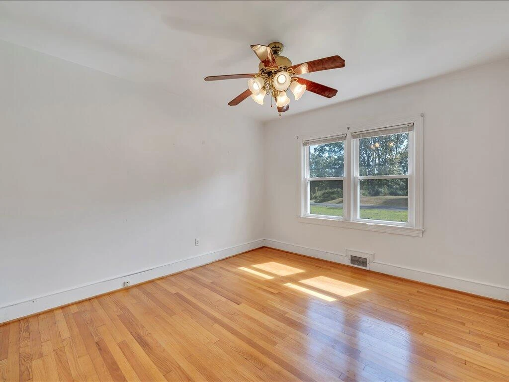 595 Robinhood RD - Photo 19