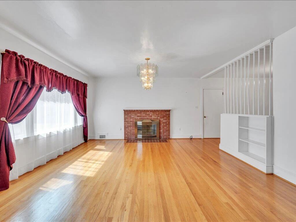 595 Robinhood RD - Photo 2