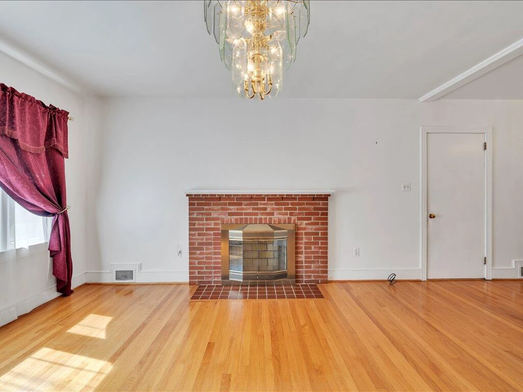 595 Robinhood RD - Photo 4