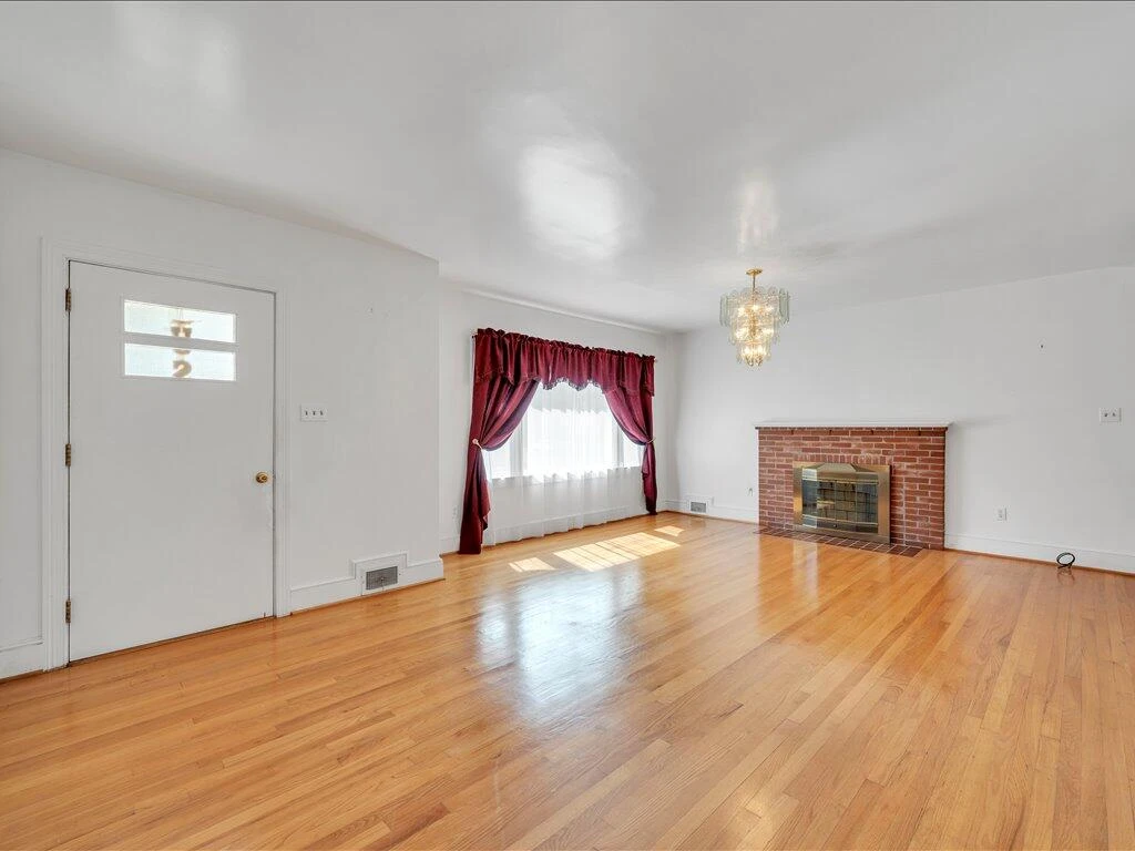 595 Robinhood RD - Photo 5