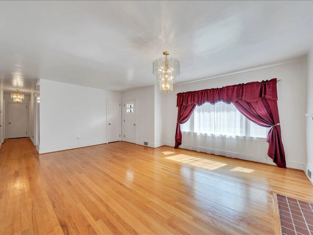 595 Robinhood RD - Photo 6