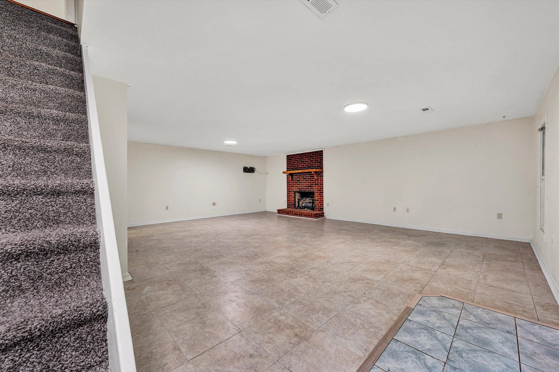 105 Prince CT - Photo 36