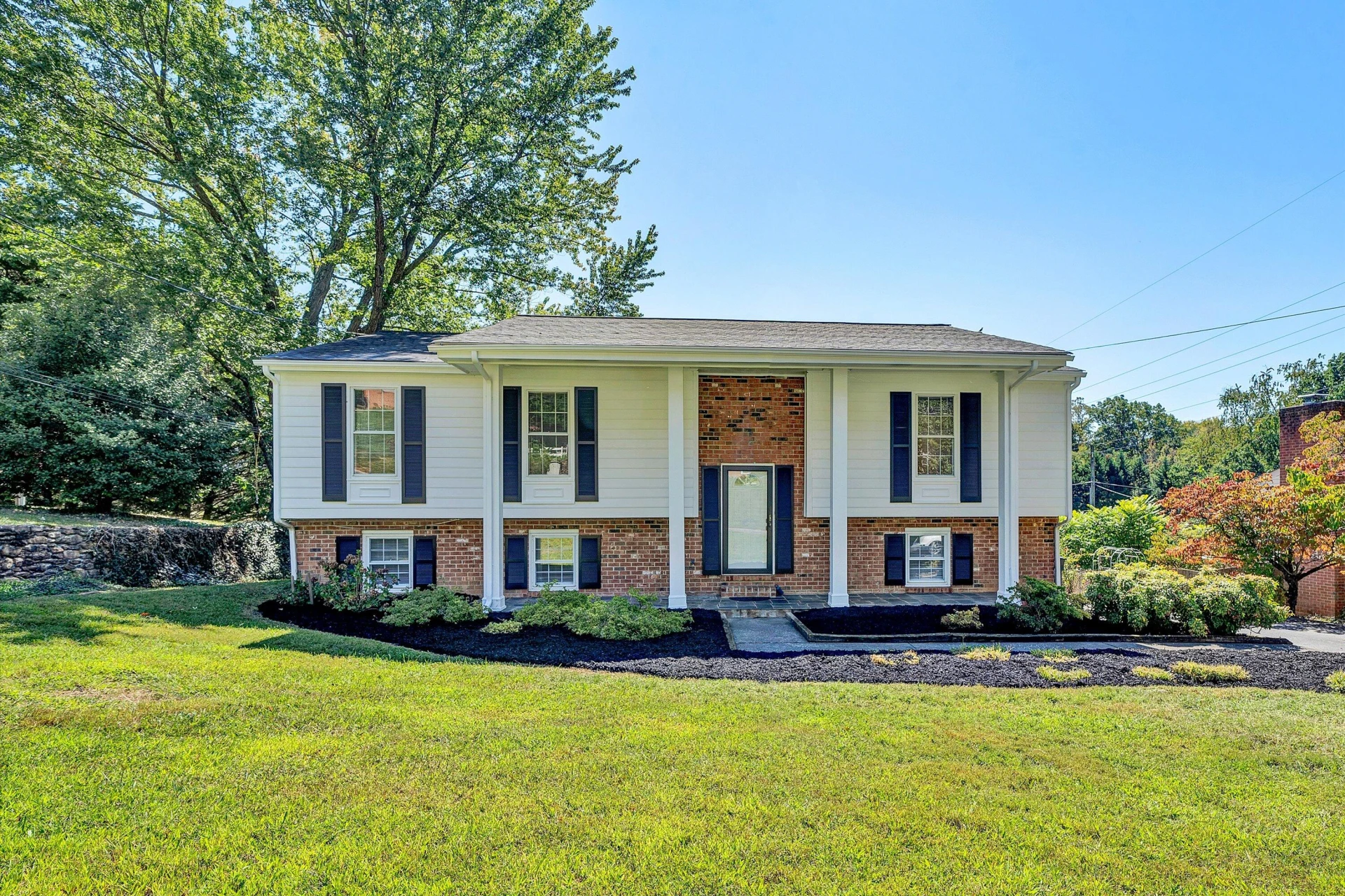 3250 Woodview RD