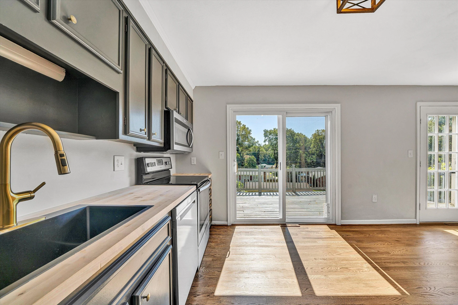 3250 Woodview RD - Photo 16