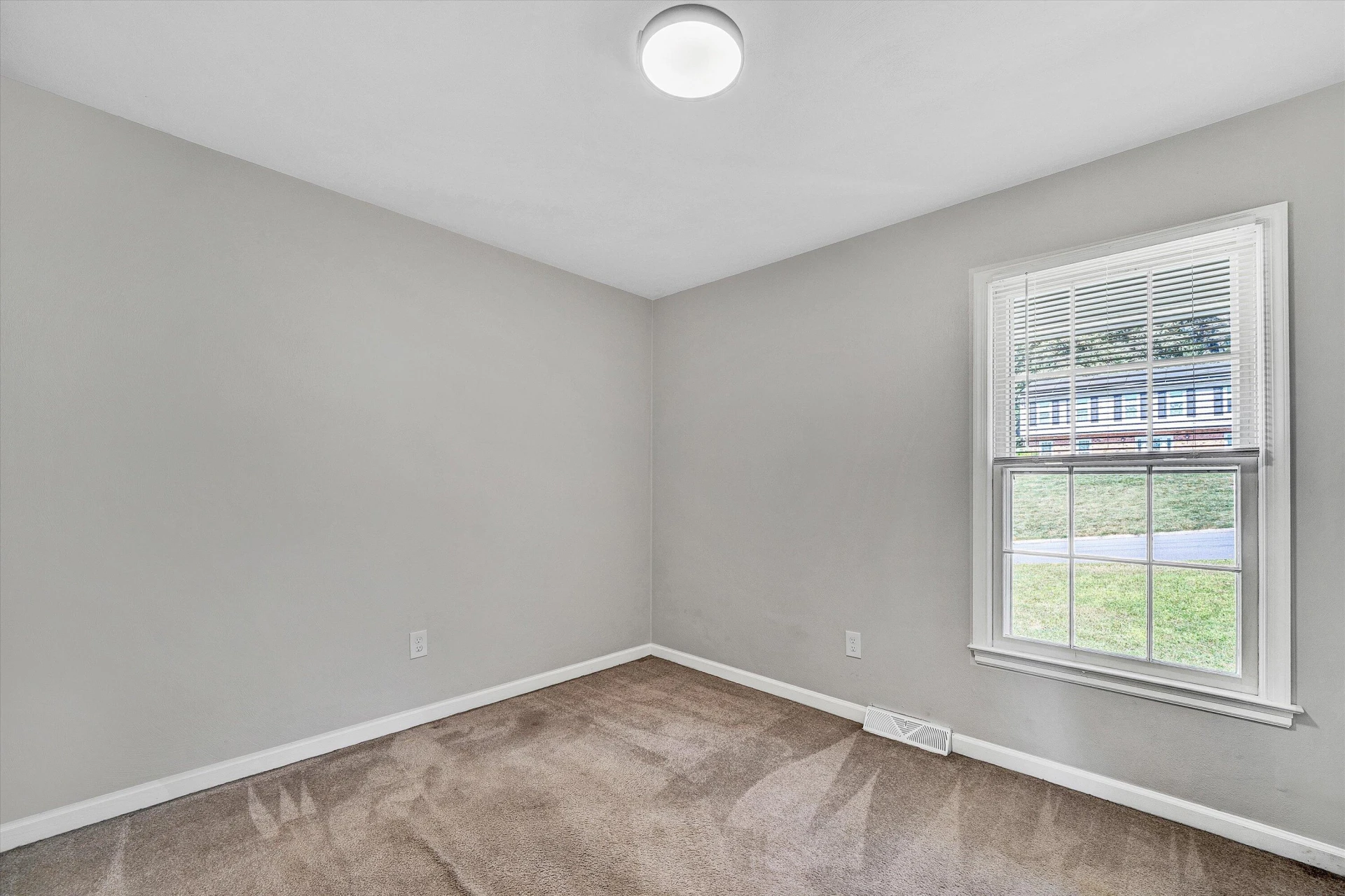3250 Woodview RD - Photo 23