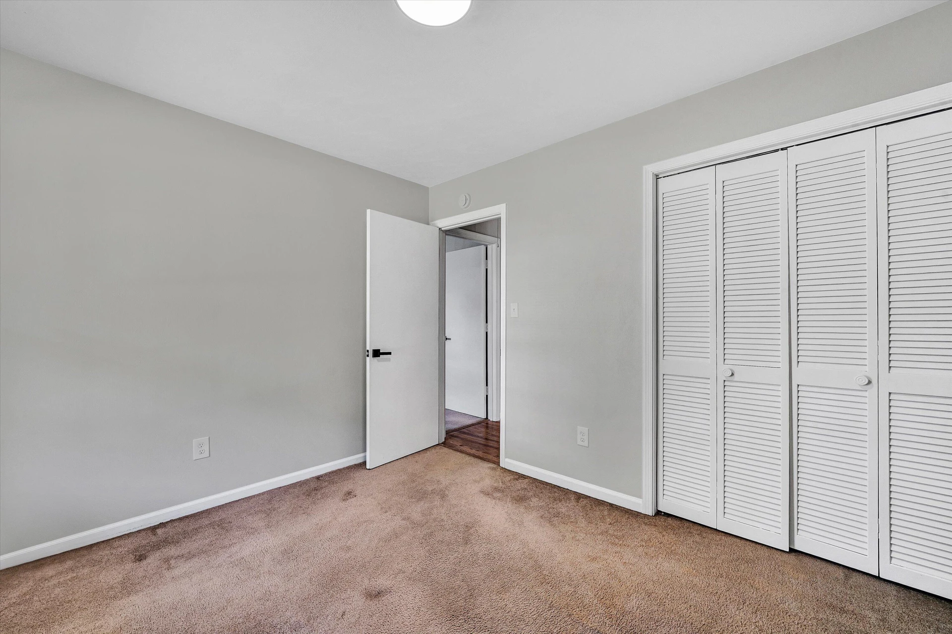 3250 Woodview RD - Photo 24