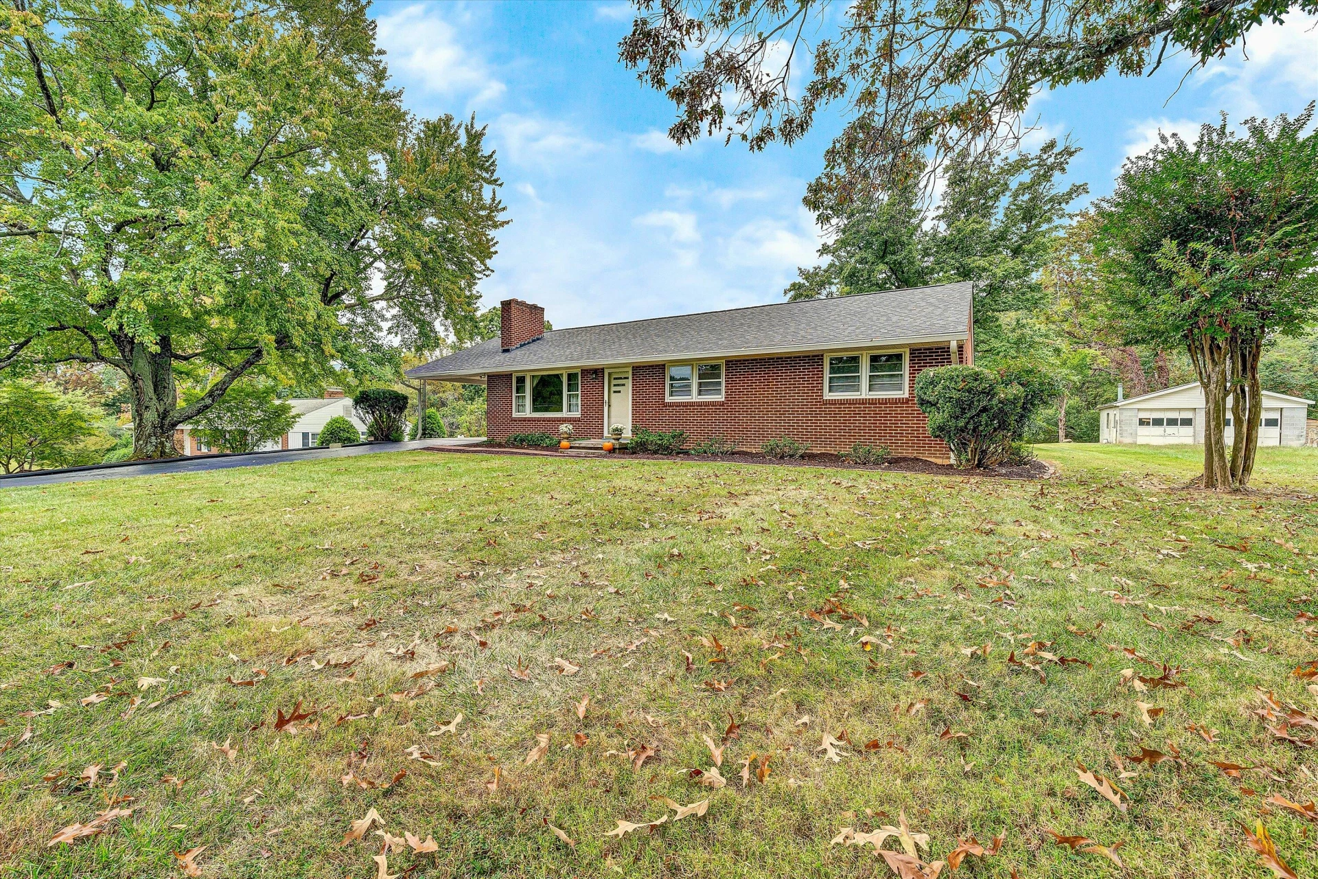 5140 GLENVAR HEIGHTS BLVD - Photo 2