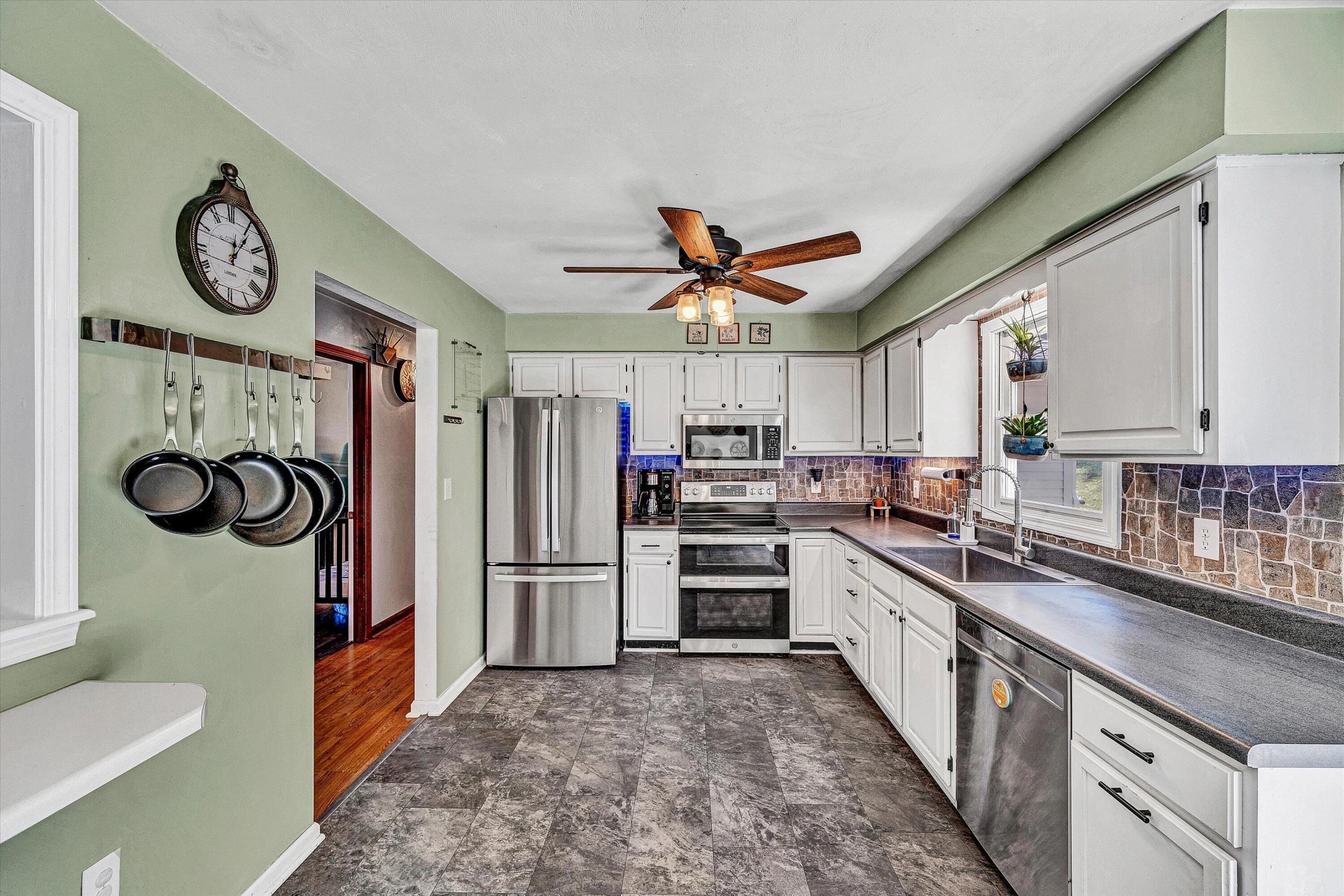 1925 Edgerton AVE SE - Photo 10