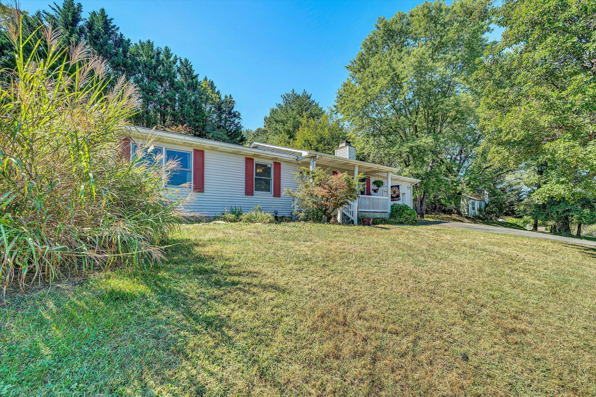 1925 Edgerton AVE SE - Photo 2
