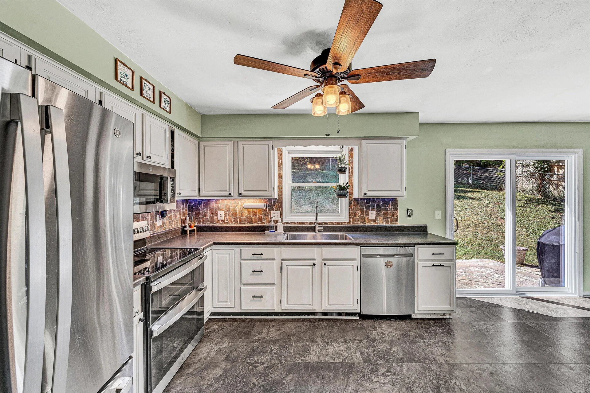 1925 Edgerton AVE SE - Photo 9