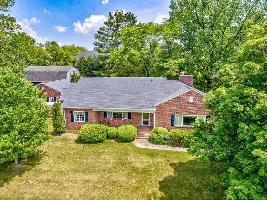 8602 Sanderson DR - Photo 2
