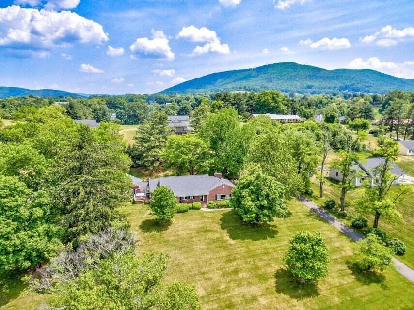 8602 Sanderson DR - Photo 3