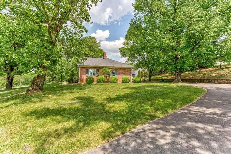 8602 Sanderson DR - Photo 4