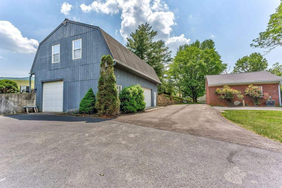 8602 Sanderson DR - Photo 48