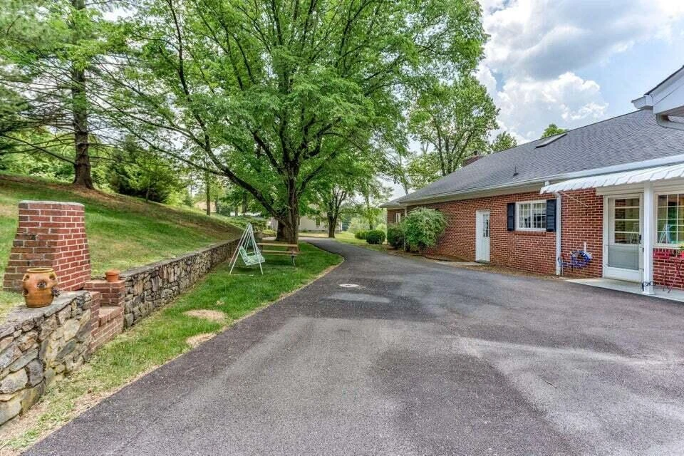 8602 Sanderson DR - Photo 8