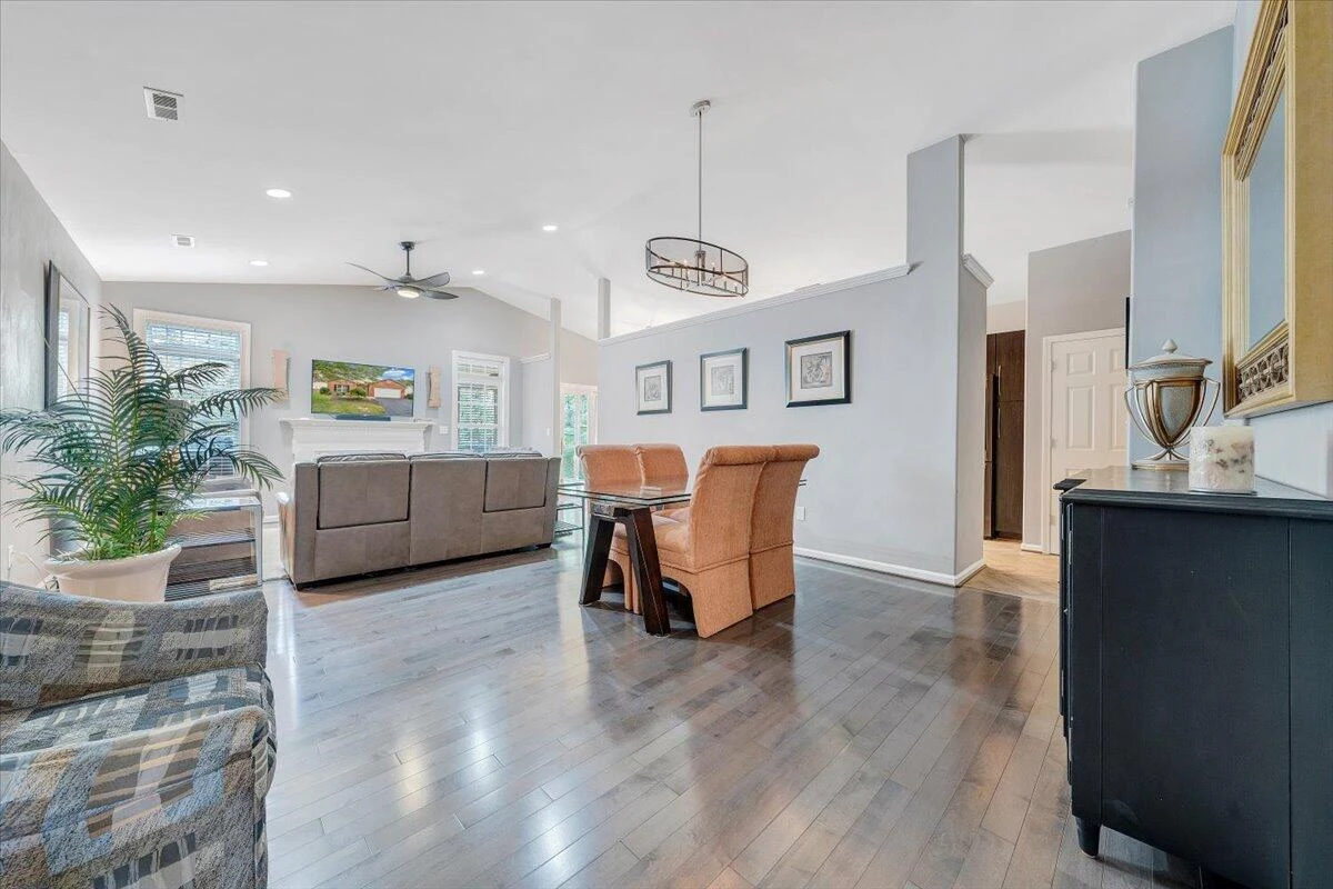 3908 Parkway Place DR - Photo 3