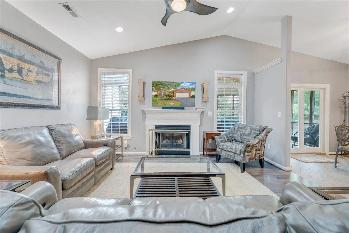 3908 Parkway Place DR - Photo 7