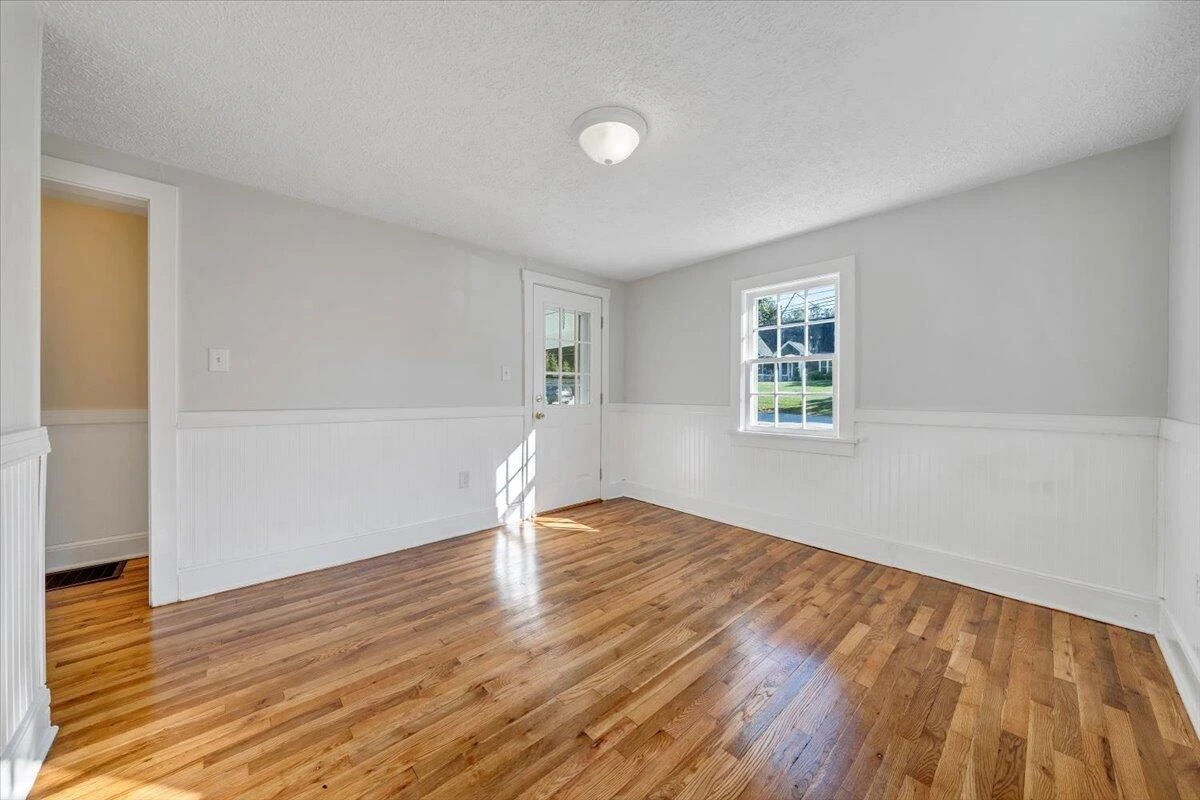 501 Mount Vernon AVE - Photo 3