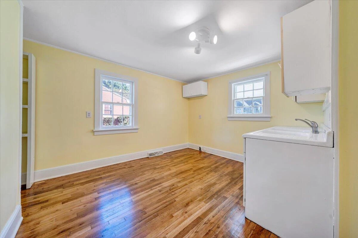501 Mount Vernon AVE - Photo 7