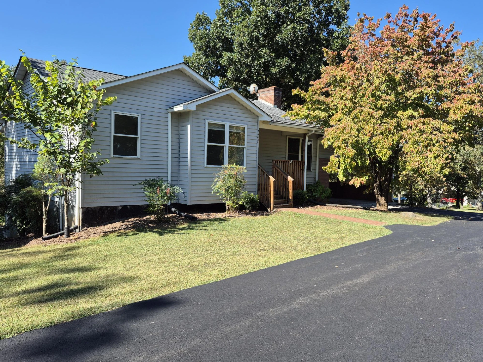 10048 Moneta RD