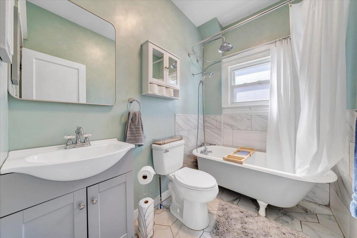 645 Montrose AVE SE - Photo 11