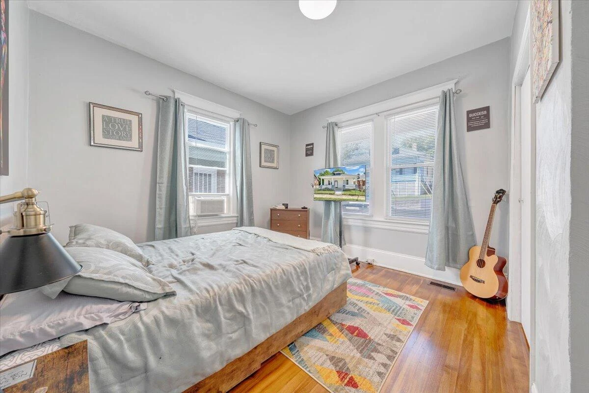 645 Montrose AVE SE - Photo 12
