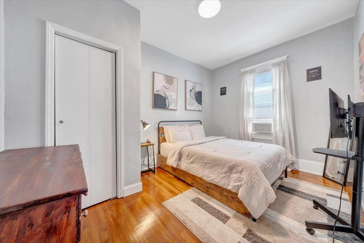 645 Montrose AVE SE - Photo 14