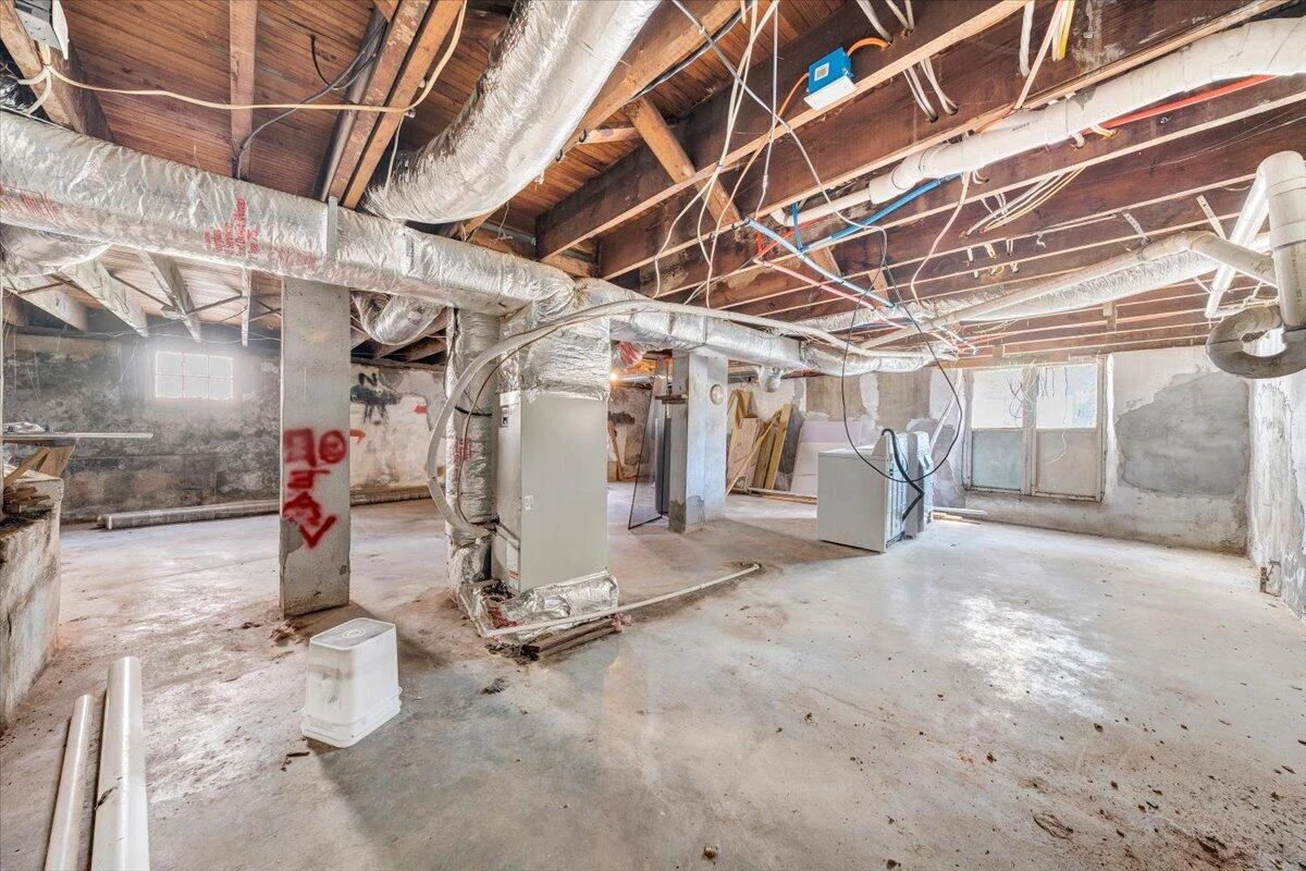 645 Montrose AVE SE - Photo 18