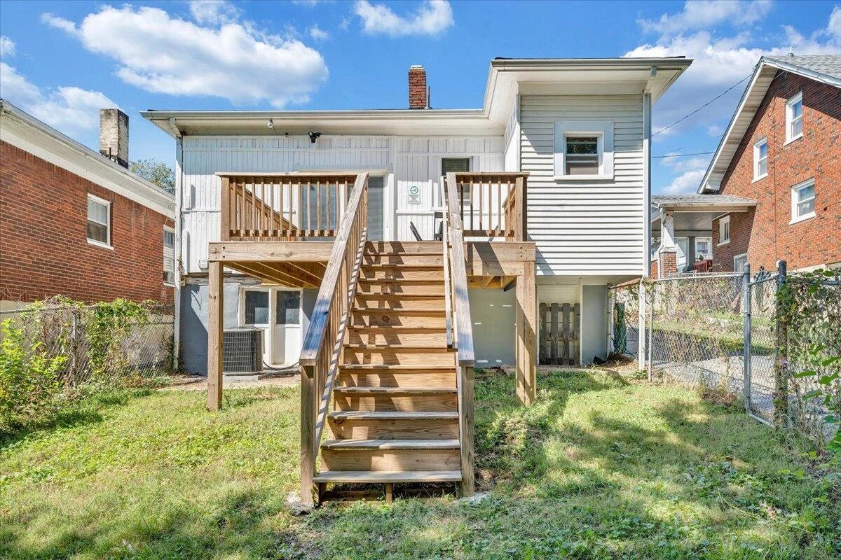 645 Montrose AVE SE - Photo 19