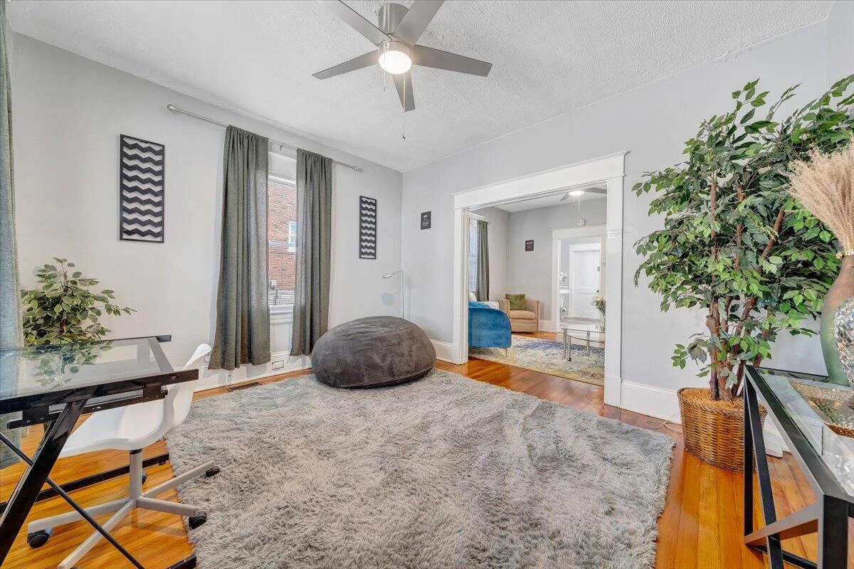 645 Montrose AVE SE - Photo 2